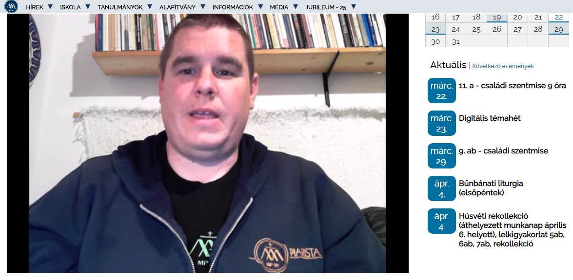 Kalász Ákos a váci Piarista Gimnázium igazgatója videón magyarázza az intézmény digitális tanrendjét